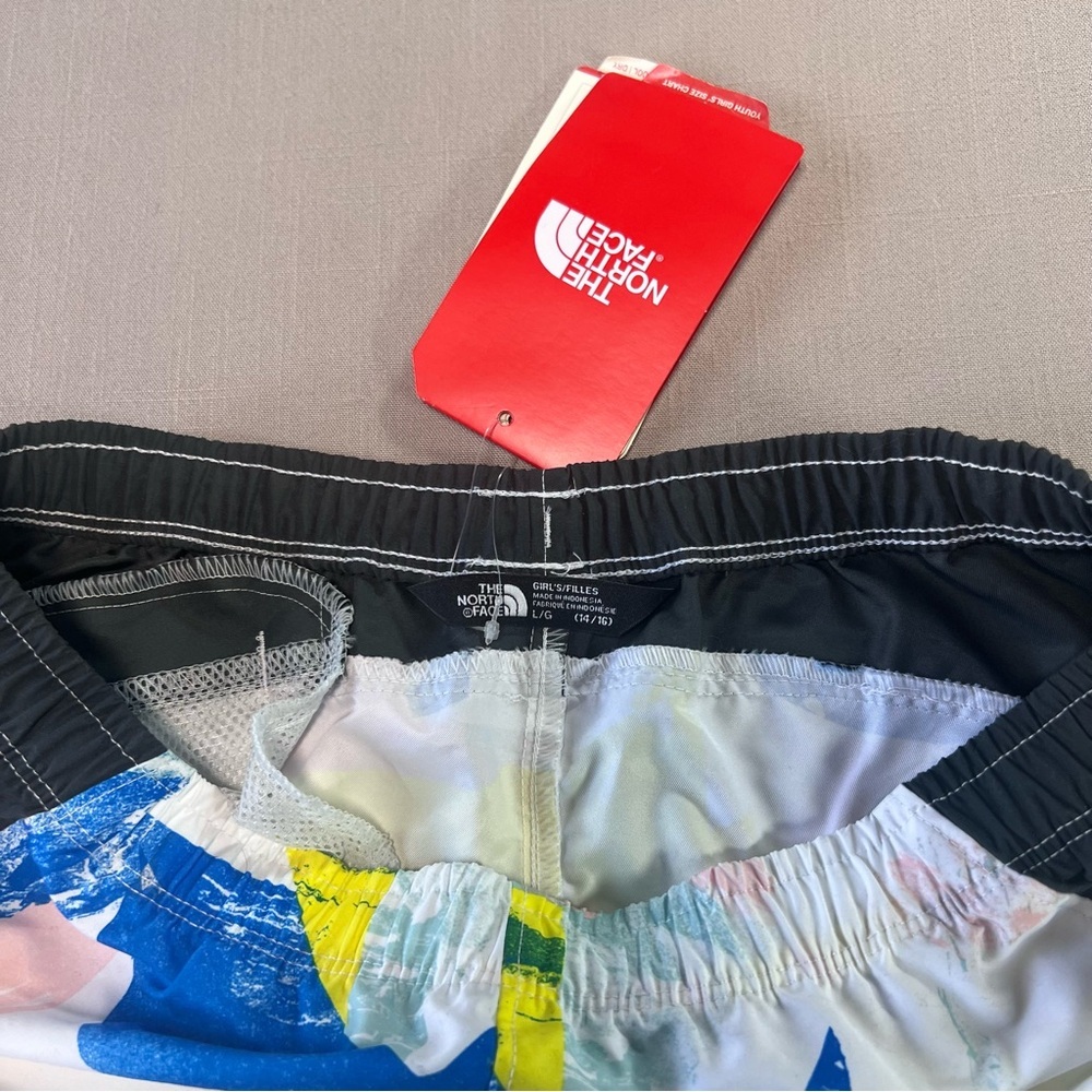 The North Face Girls Youth Swim Shorts Abstract Print NWT Size L - Picture 6 of 10